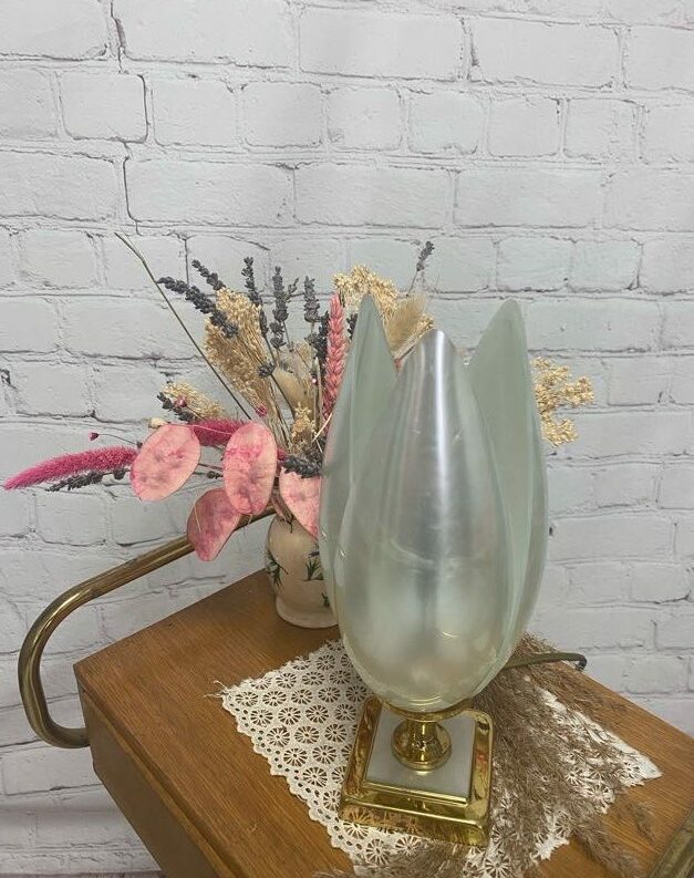 Lampe vintage tulipe design crocus en polycarbonate blanc laiteux années 70