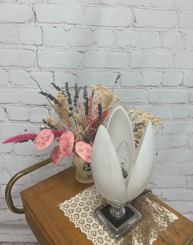 Lampe vintage tulipe design crocus en polycarbonate blanc pied argent années 70