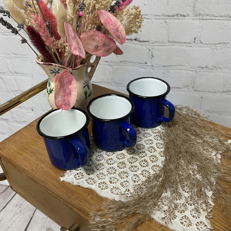 Trio petites tasses à café métal émaillé bleu