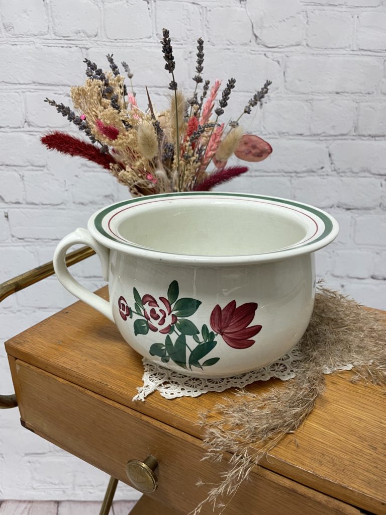 ANCIEN PETIT POT de chambre de poupée dinette porcelaine pot de chambre mariée EUR 14,00 - FR