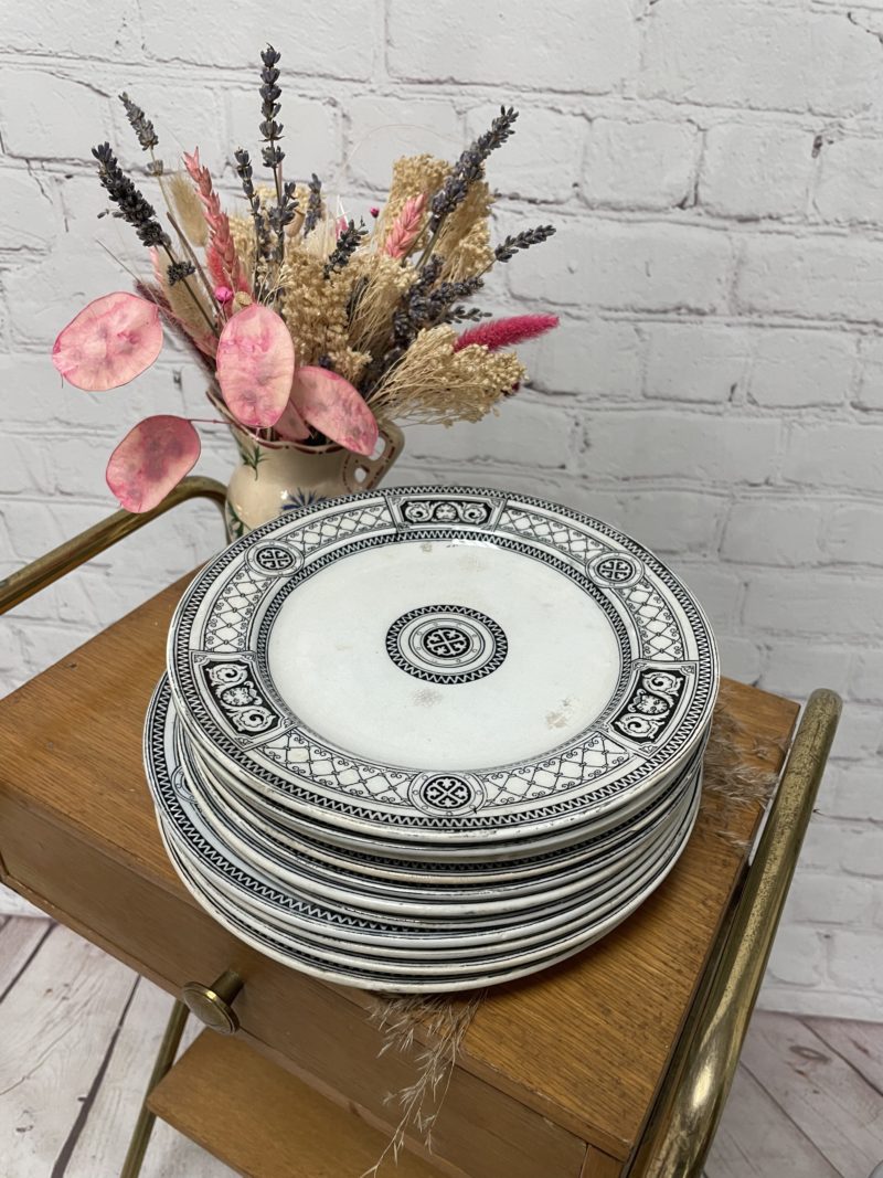 Service 11 assiettes Argos J DEFRIES SONS House Houndstich