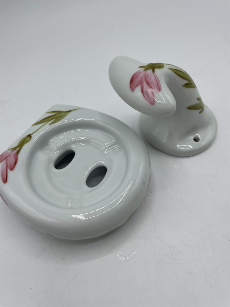 Ensemble pour salle de bain porte savon porte serviette patères porcelaine Limoges poterie du Marais – Image 8