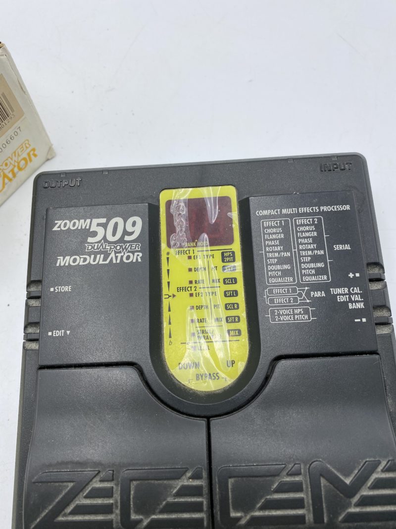 Pédale d'effet pour guitare électrique ZOOM 509 Dual power modulator – Image 3