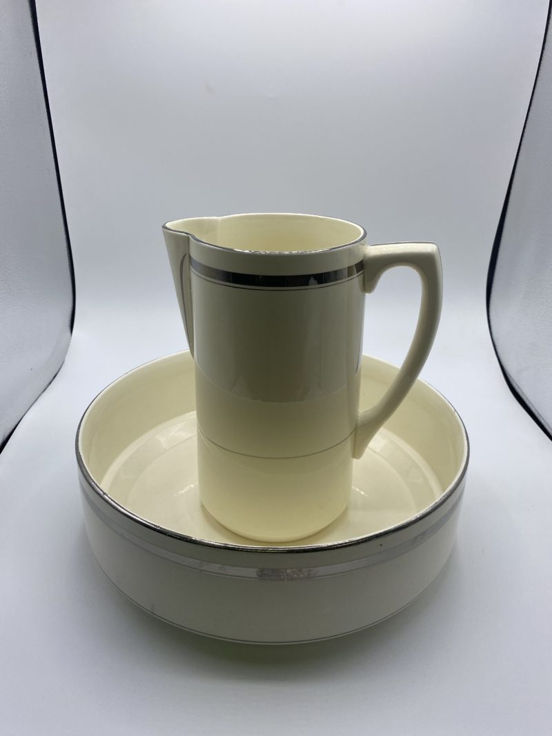 Duo grand plat creux et carafe Terre de fer Saint Amand beige et argent – Image 4