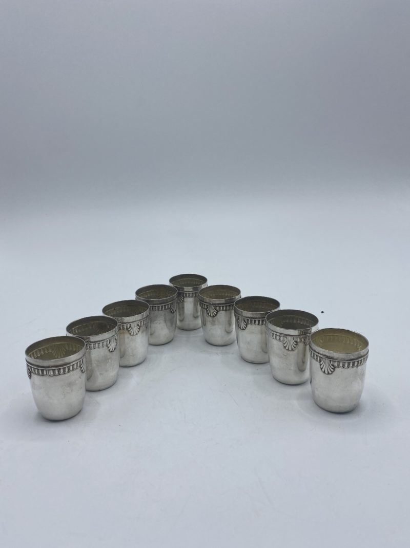 9 petits godets ou verres shooter en métal argenté – Image 3
