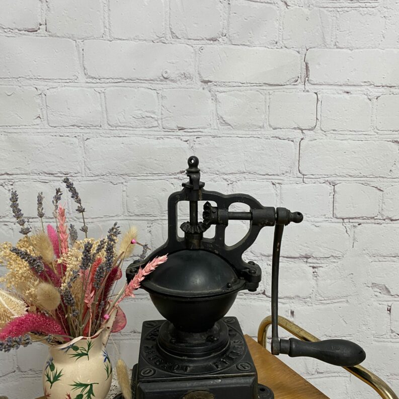 Ancien moulin à café vintage Peugeot Frères en fonte