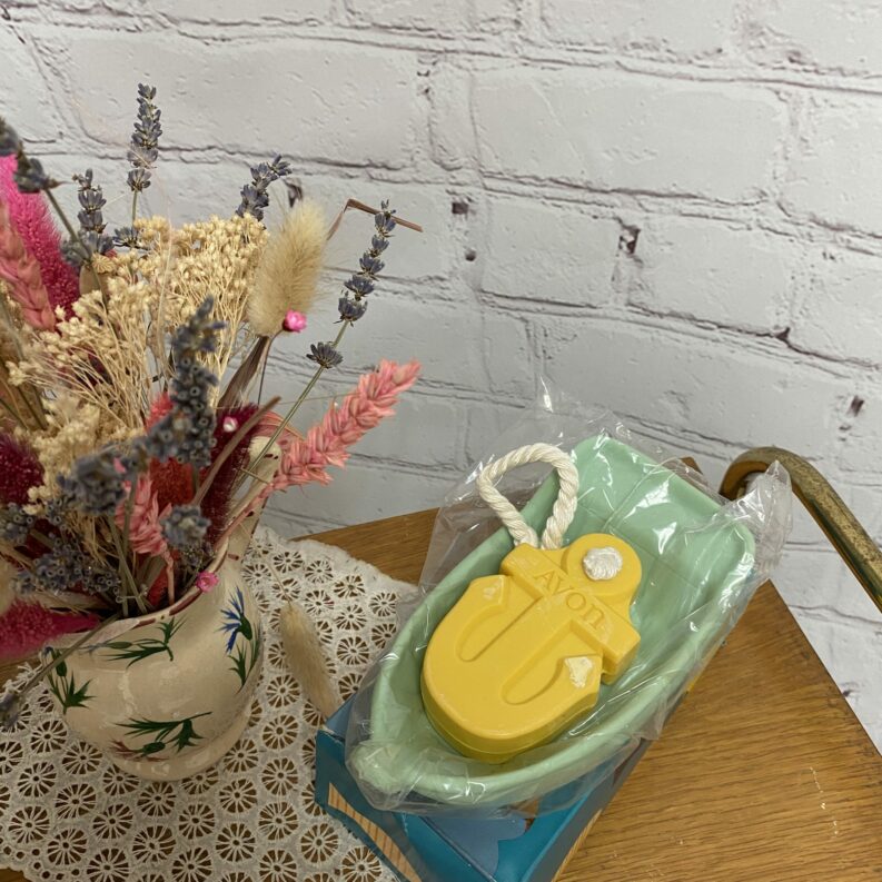 Savon vintage AVON ancre jaune