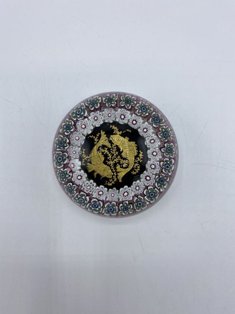 Presse papier sulfure vintage en verre carpes koi – Image 3