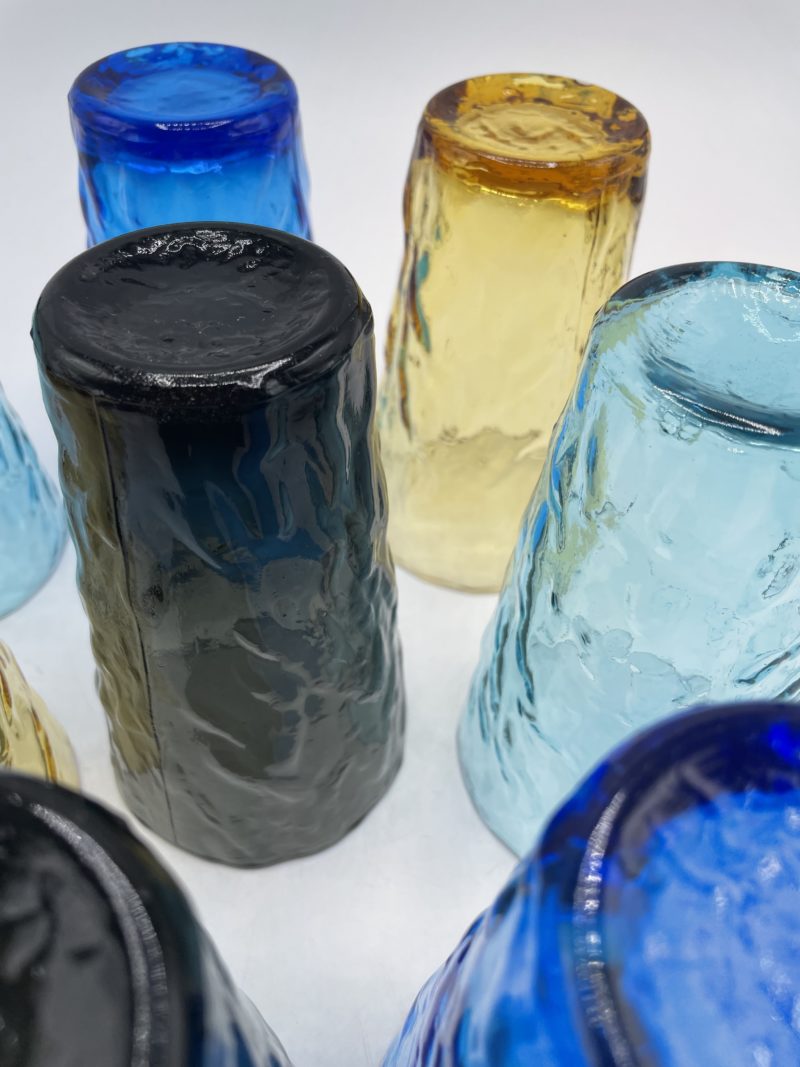 Lot de 8 verres à orangeade vintage ocre bleu et noir – Image 3