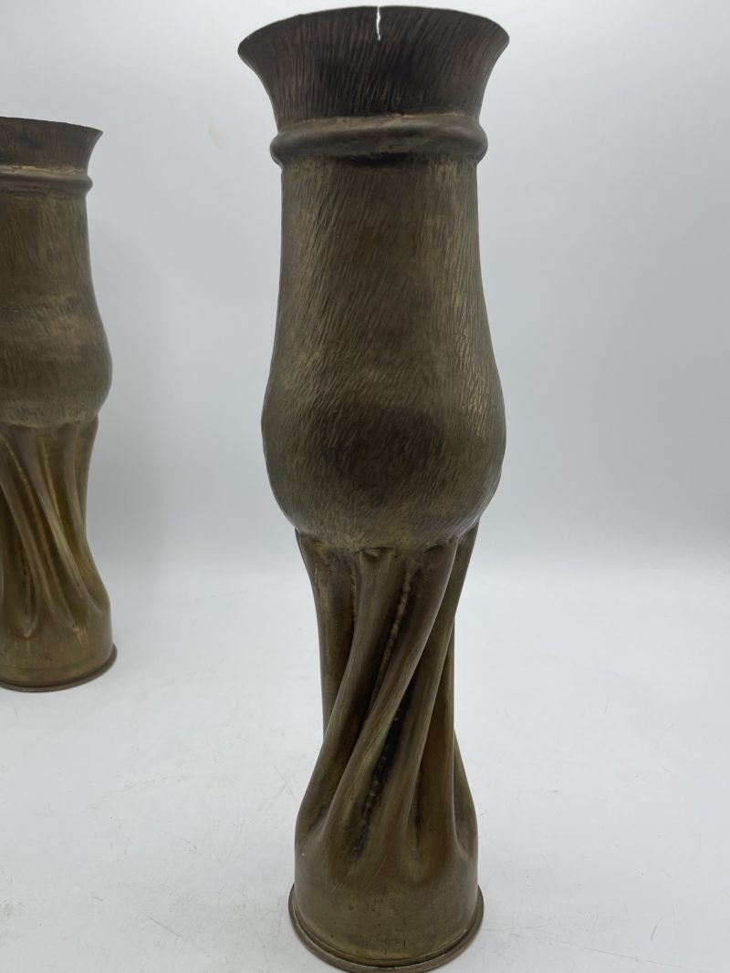 Duo sculptures douilles d'obus en laiton – Image 3