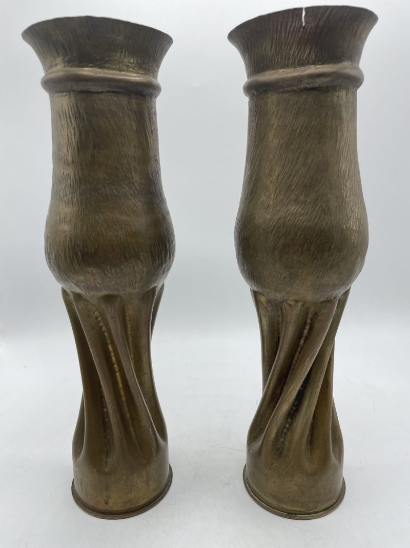 Duo sculptures douilles d'obus en laiton – Image 2