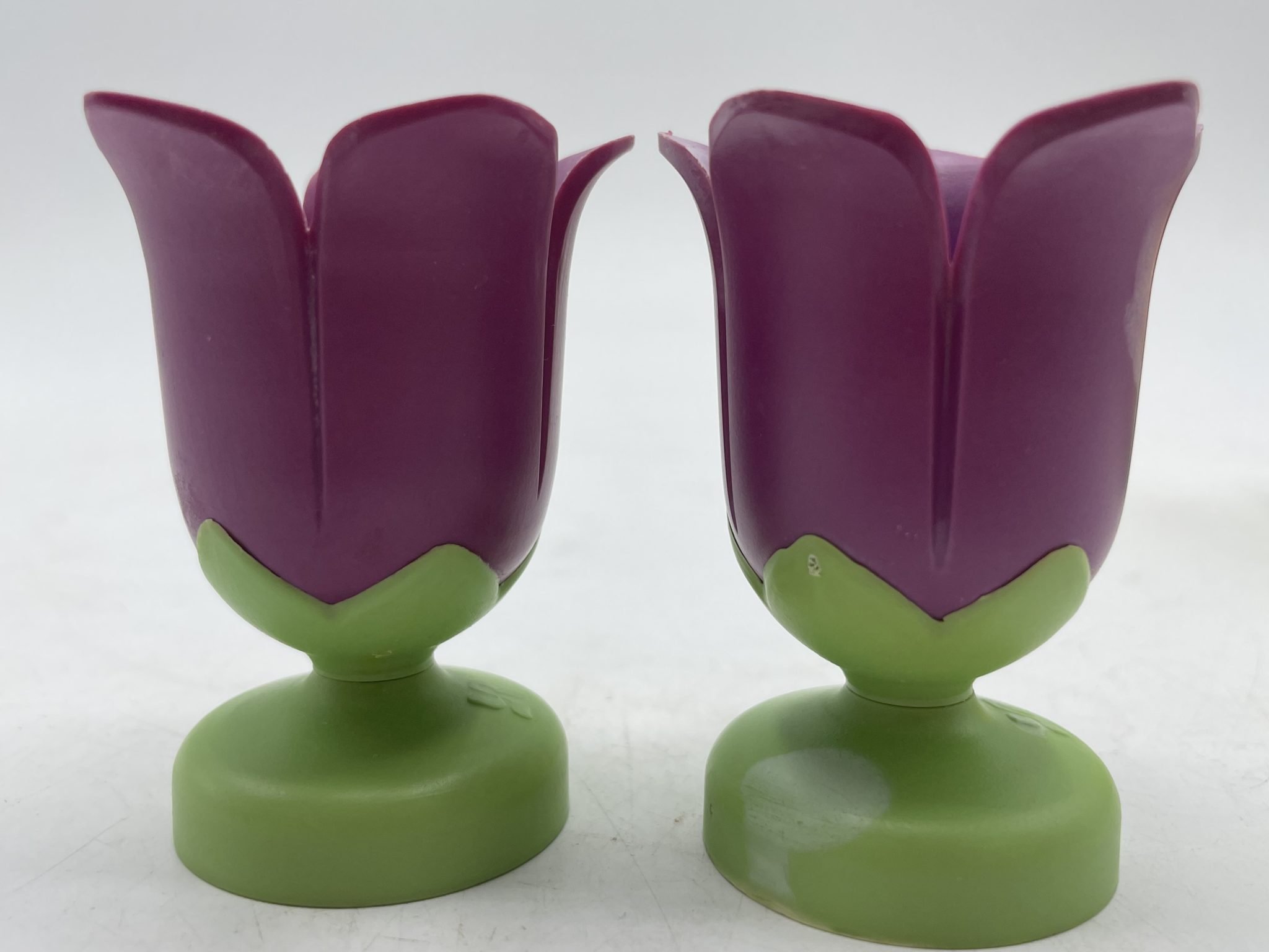 Lot De 3 Coquetiers Anciens Plastique Coloré – Dont Un Vert Bonux – Collection