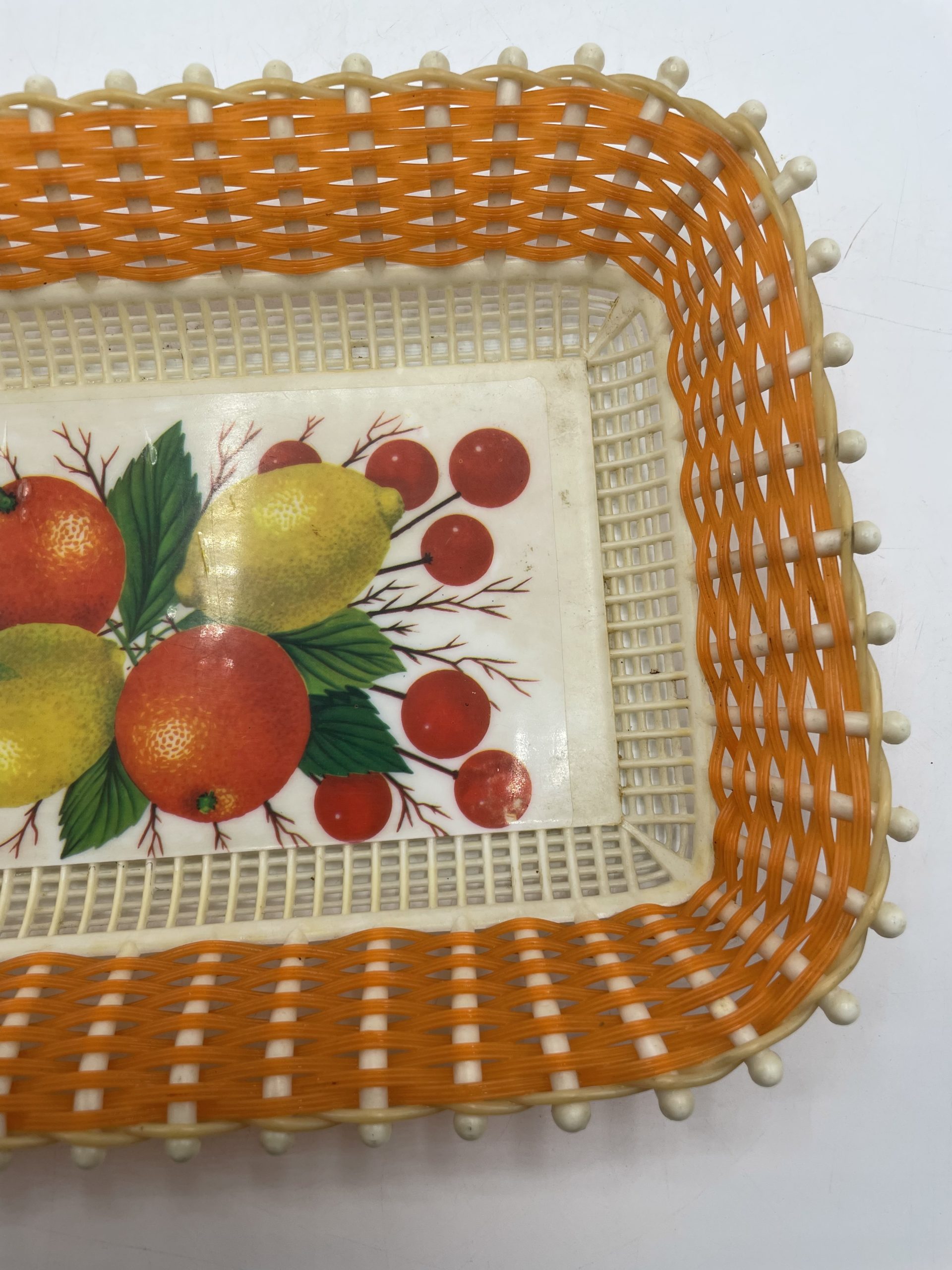Petite panière à pain vintage kitch plastique et scoubidou motifs fruits – Image 3