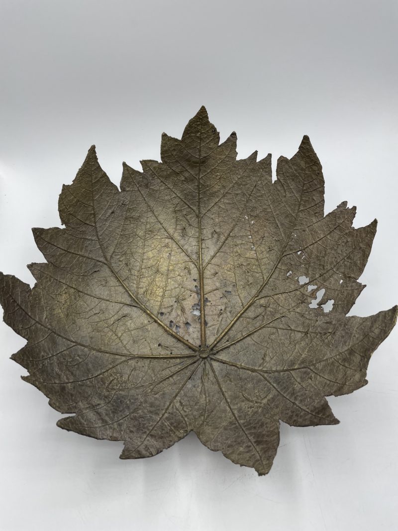 Duo grandes coupes de fruits en laiton doré feuilles d'automne – Image 4