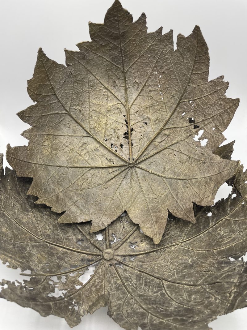 Duo grandes coupes de fruits en laiton doré feuilles d'automne – Image 2