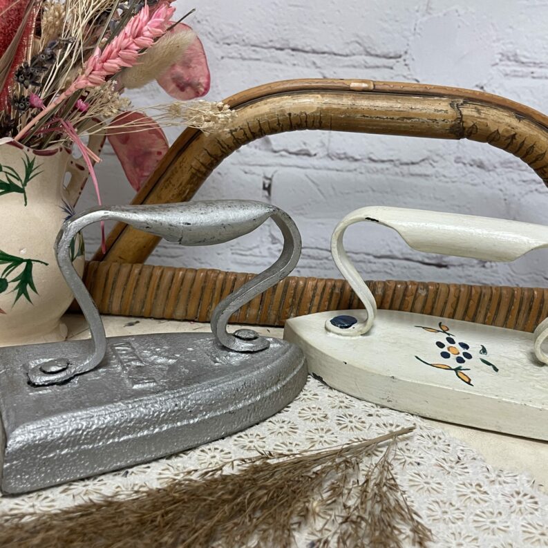 Duo feres repasser fonte vintage moustiers (11)