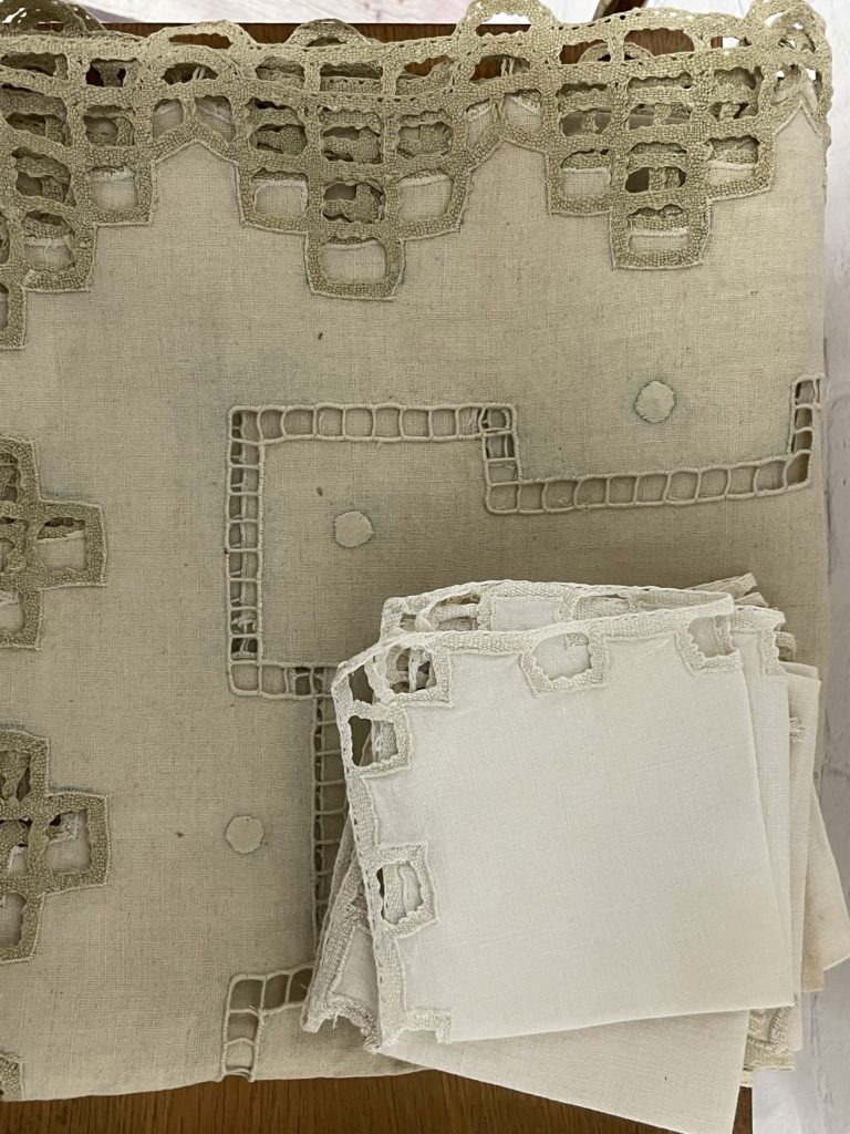 Lot de 10 Anciens Napperons Brodés fin XIXe / début XXe
