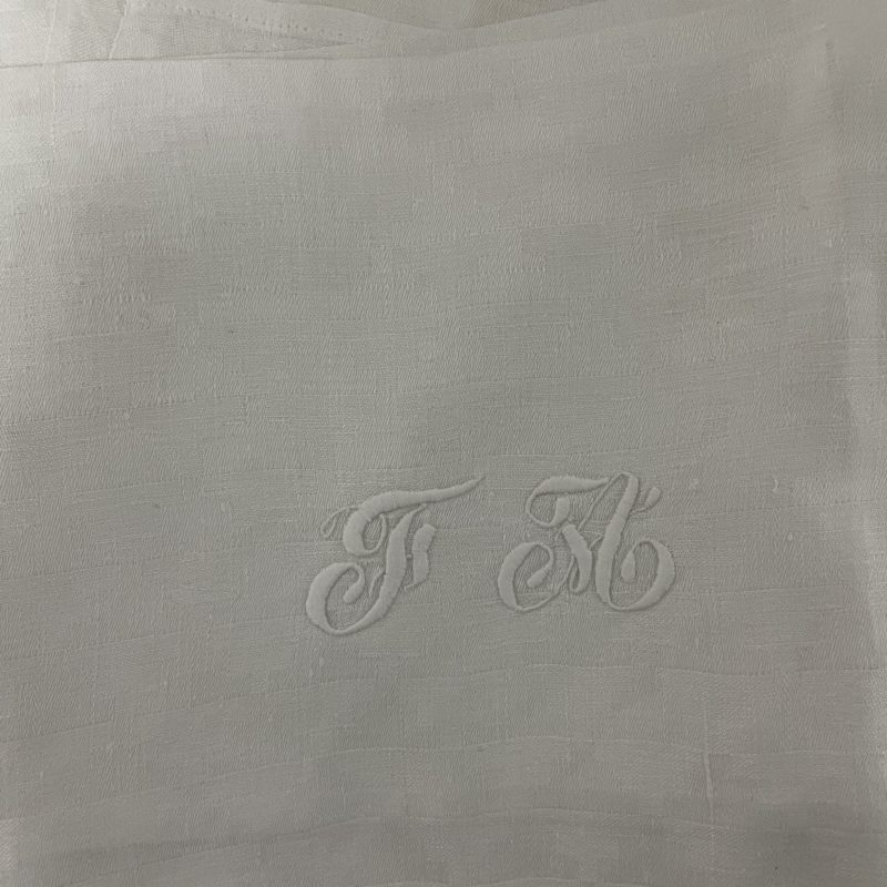 Lot 12 serviettes de table vintage brodées initiales FA (1)