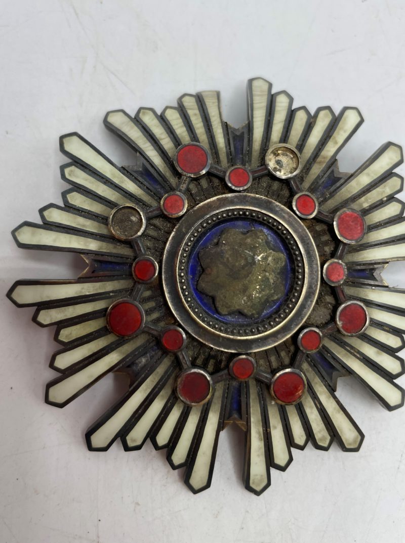 Médaille honorifique de l'Ordre du Trésor Sacré – Image 3