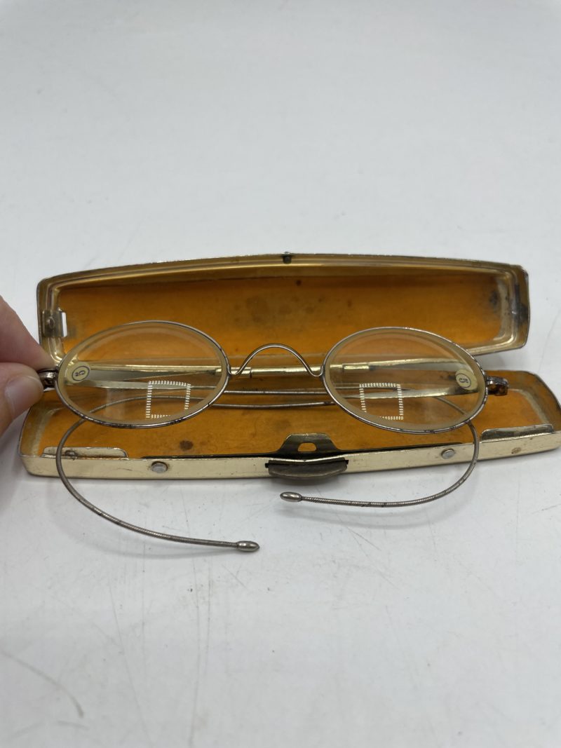 Duo montures anciennes lunettes loupe à branches ressort et étui métal – Image 3