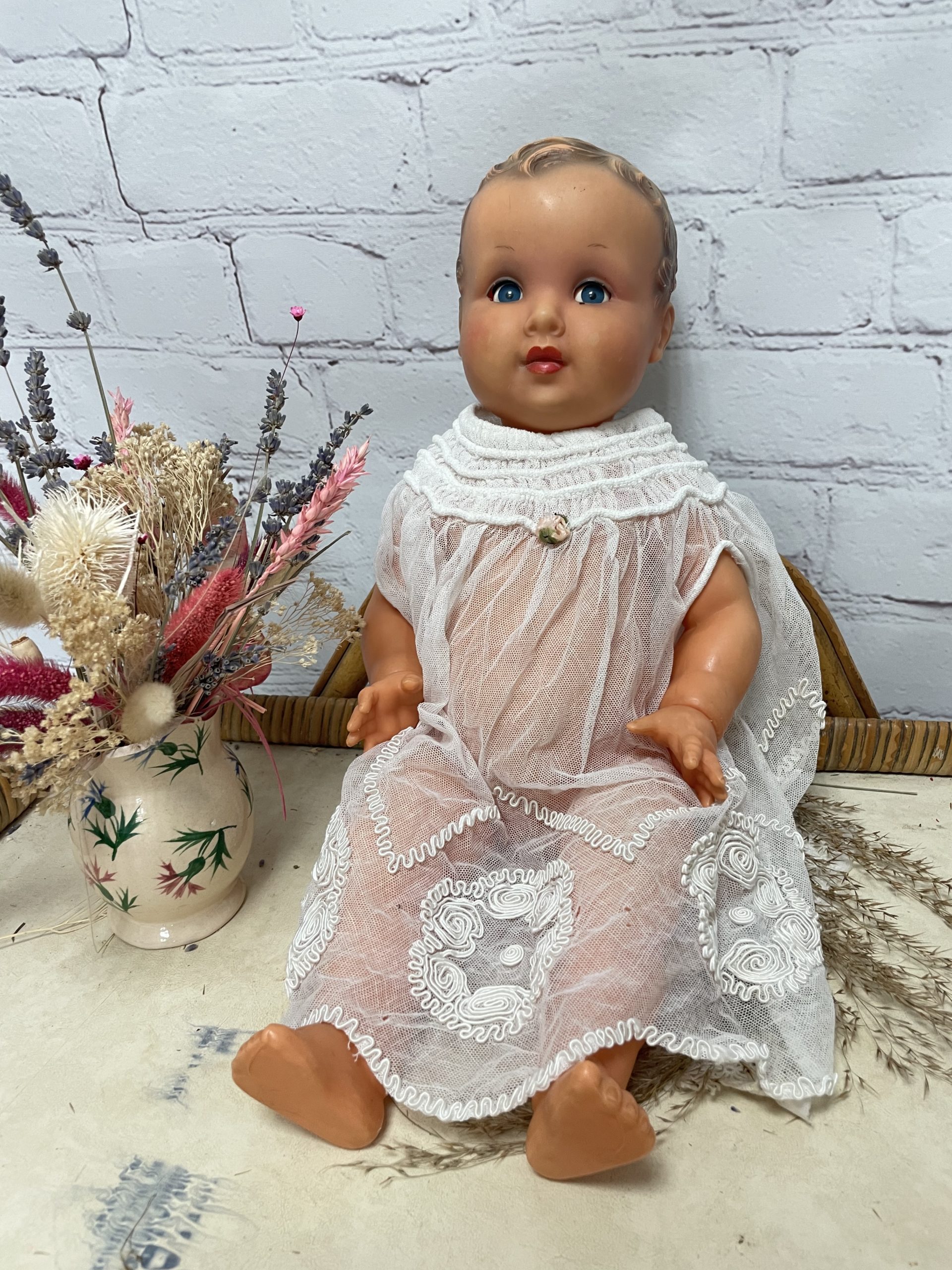 Petite robe vintage pour bébé en voile et dentelle vintage - Ressourcerie  Histoires Sans Fin