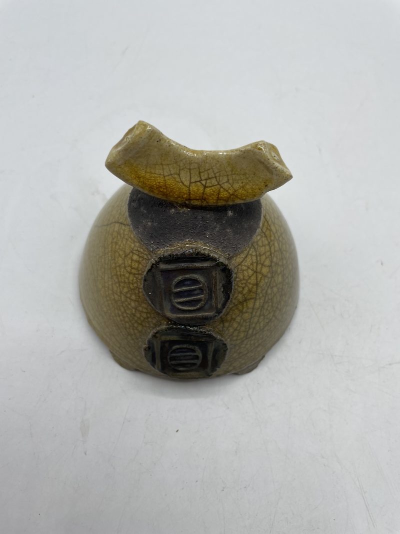 Pot en forme de casque asiatique – Image 9