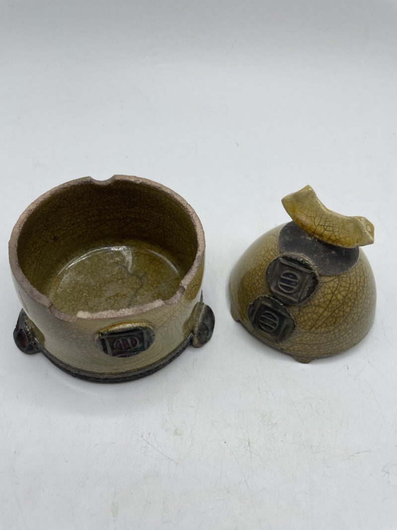Pot en forme de casque asiatique – Image 5