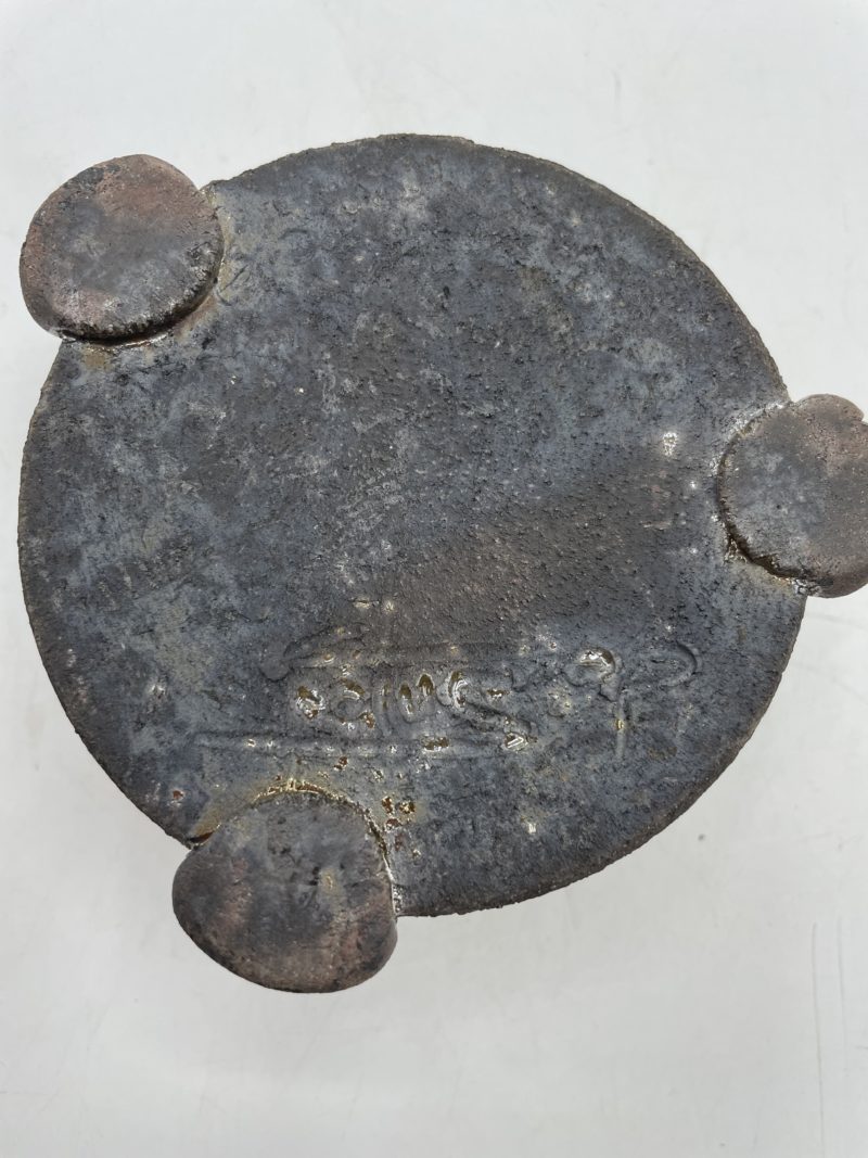 Pot en forme de casque asiatique – Image 15