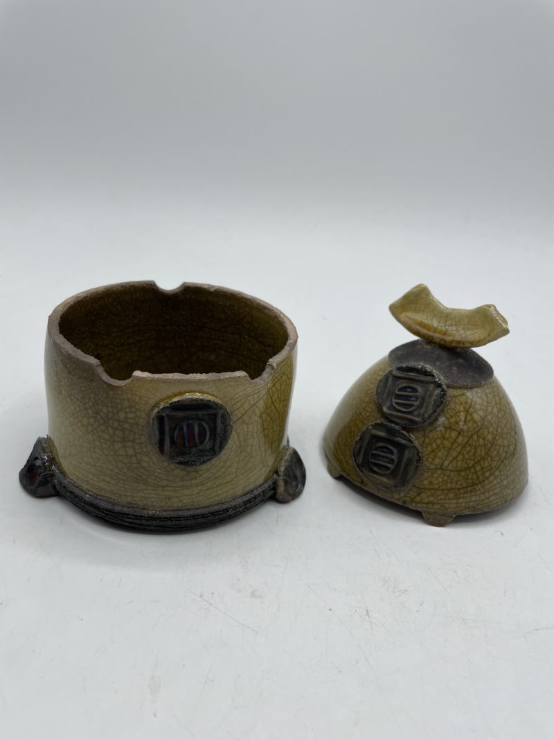 Pot en forme de casque asiatique – Image 4
