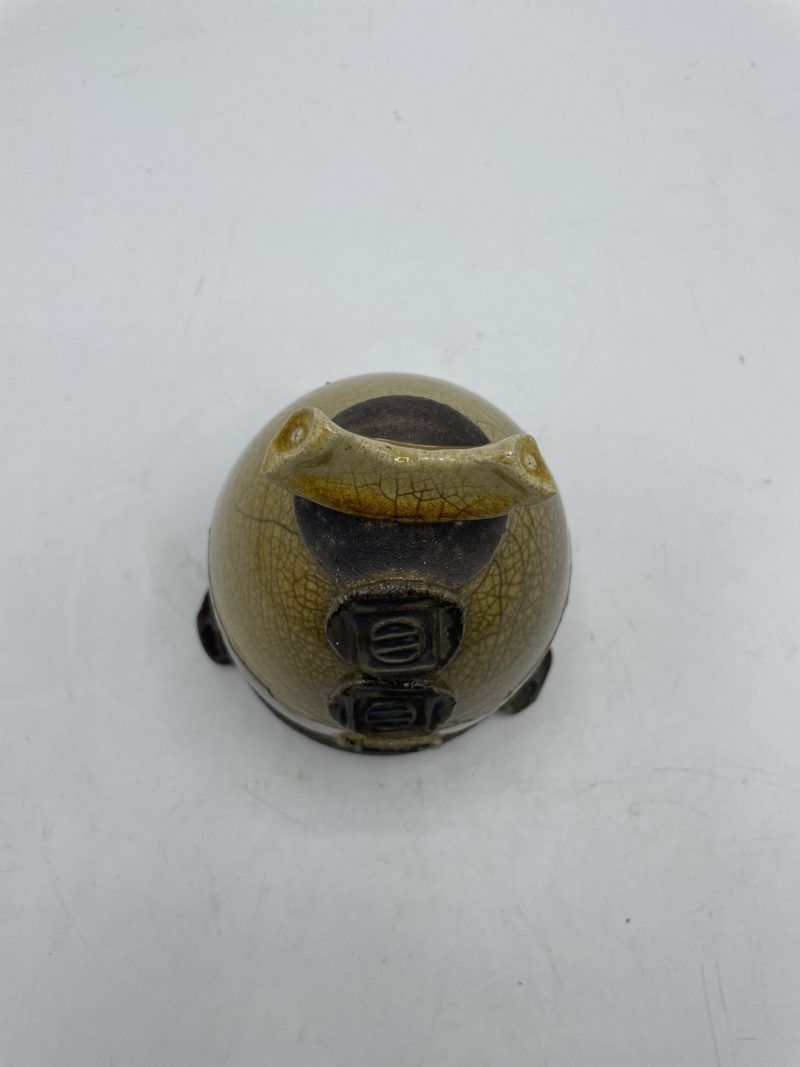Pot en forme de casque asiatique – Image 8