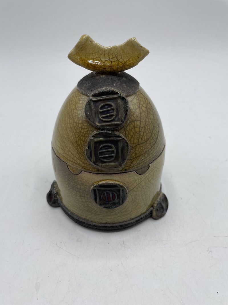 Pot en forme de casque asiatique – Image 3