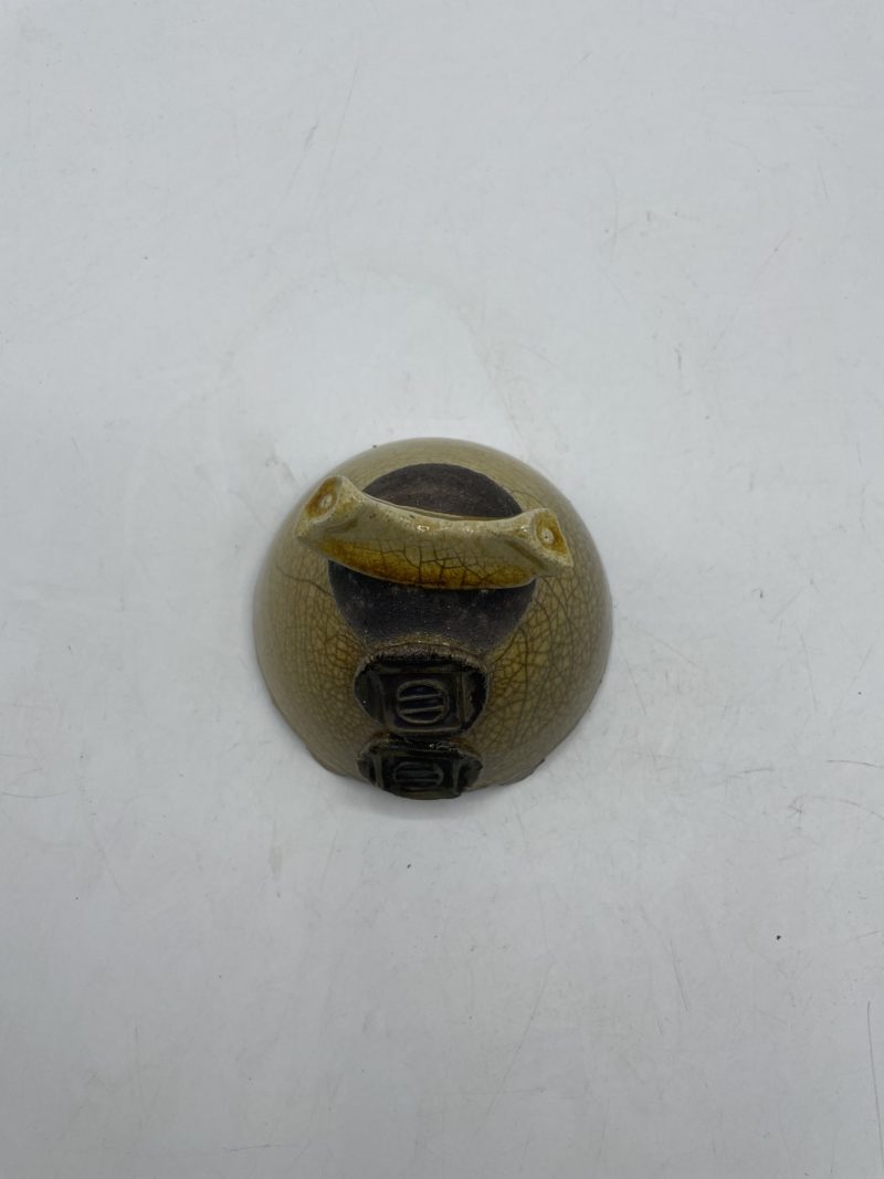 Pot en forme de casque asiatique – Image 7