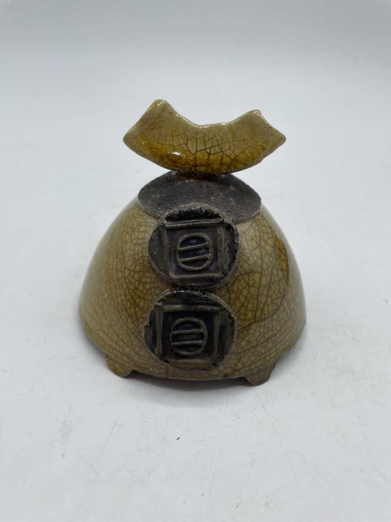 Pot en forme de casque asiatique – Image 10