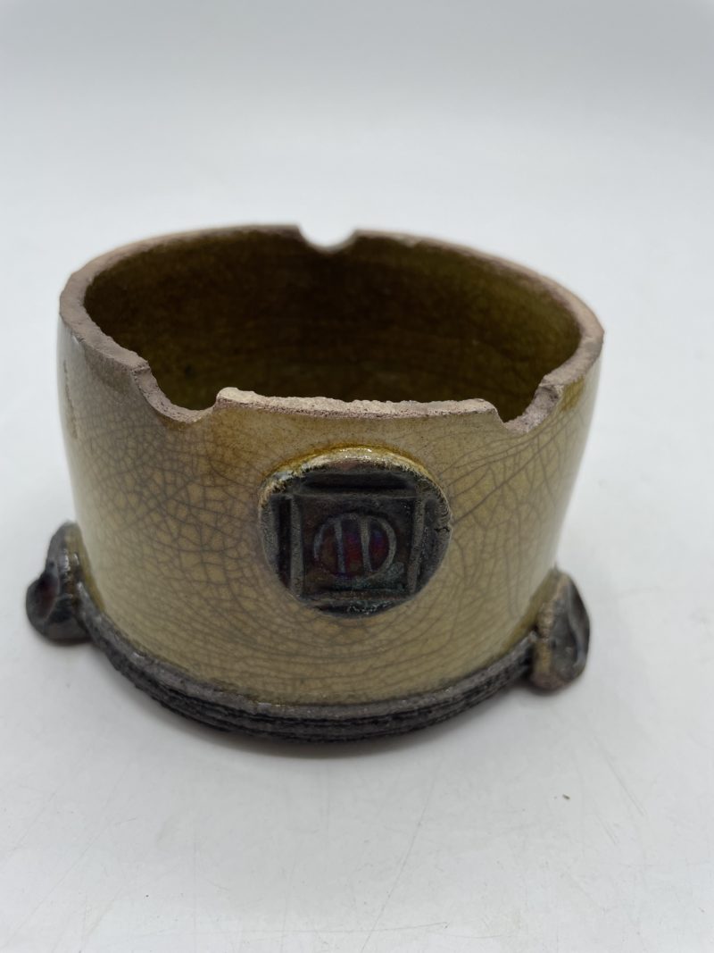 Pot en forme de casque asiatique – Image 6