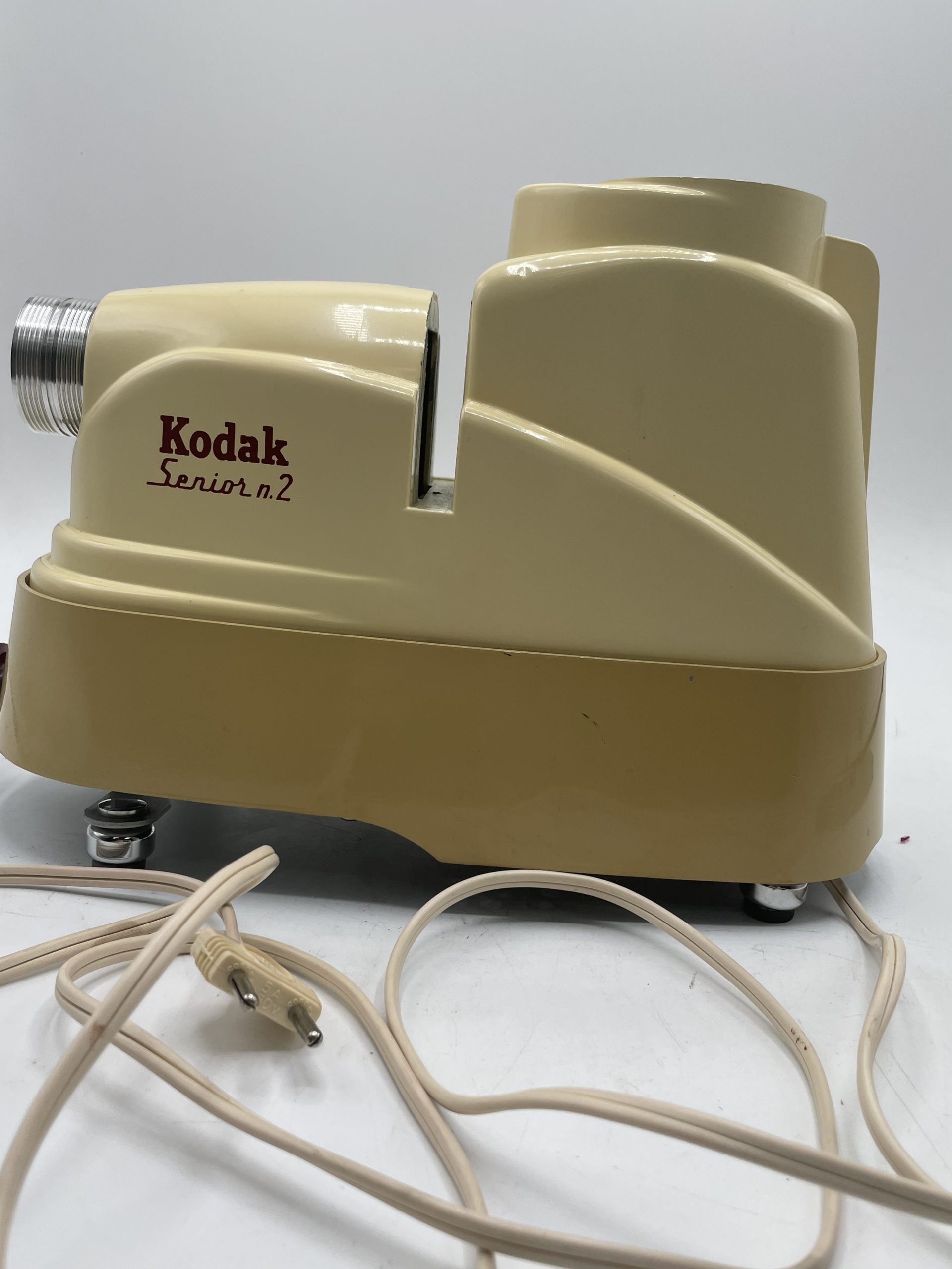 ANCIEN PROJECTEUR DE DIAPOSITIVES. KODAK JUNIOR N°1 Avec Accessoires EUR 40,00 - FR