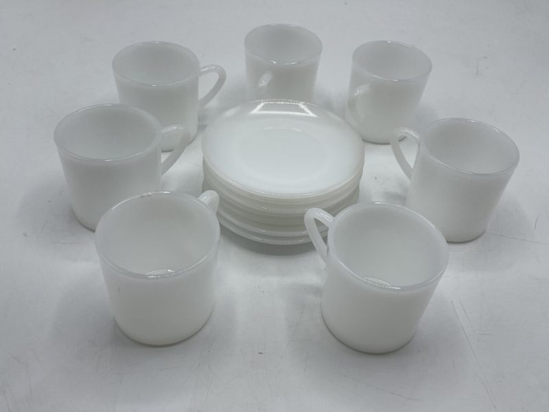 Lot 7 tasses à café et soucoupes vintage Nestlé – Image 3