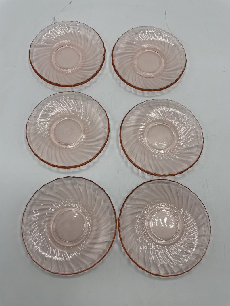 Service à café tasses et soucoupes vintage Rosaline Arcoroc verre rose – Image 2