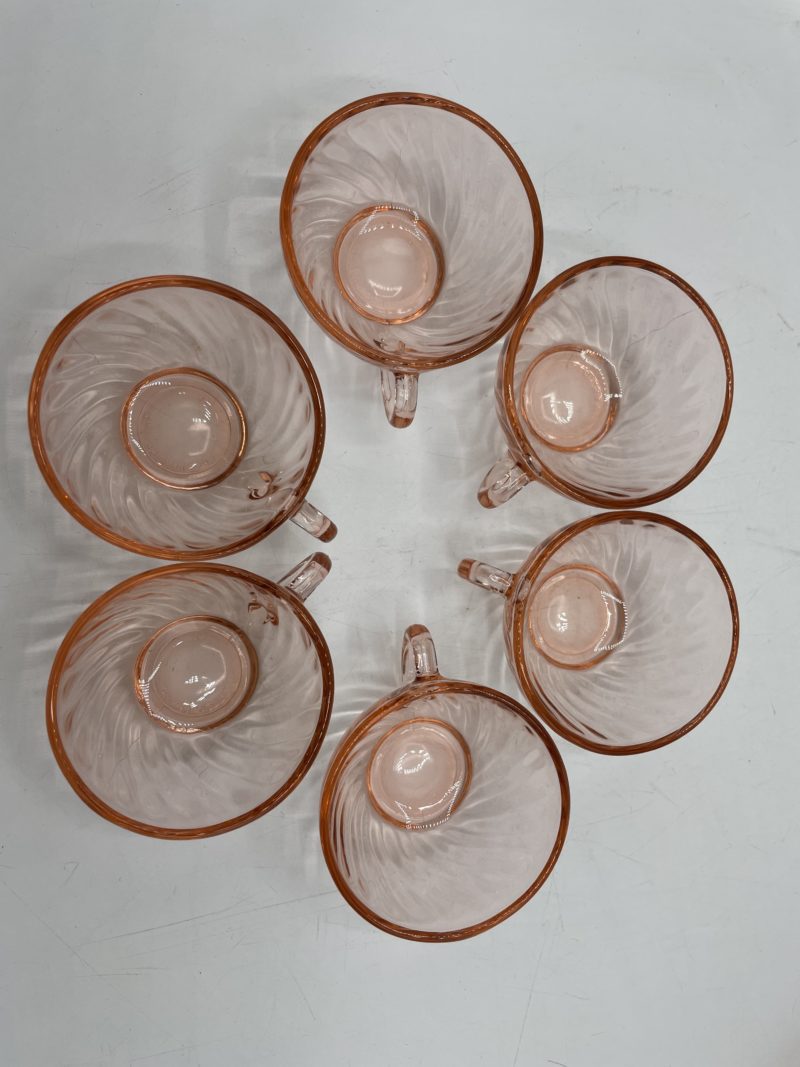Service à café tasses et soucoupes vintage Rosaline Arcoroc verre rose – Image 5