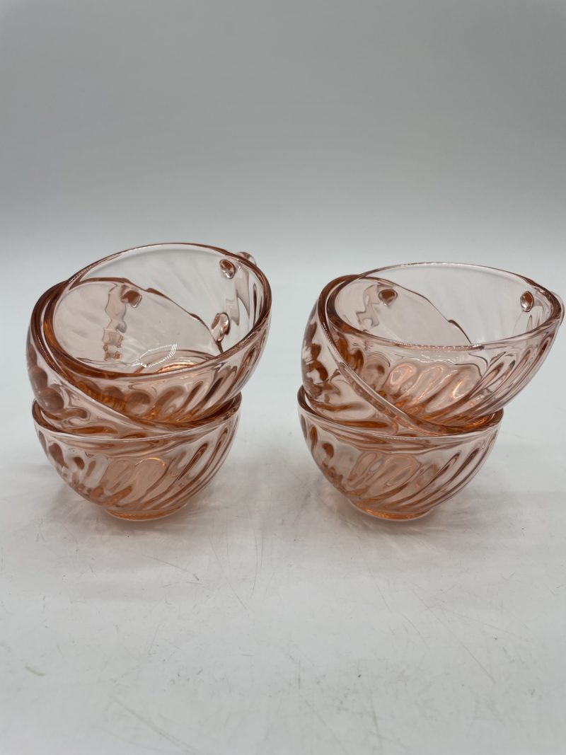 Service à café tasses et soucoupes vintage Rosaline Arcoroc verre rose – Image 9