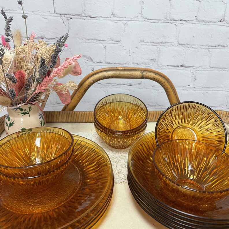 Service Vereco vintage 17 pièces tournesol ocre