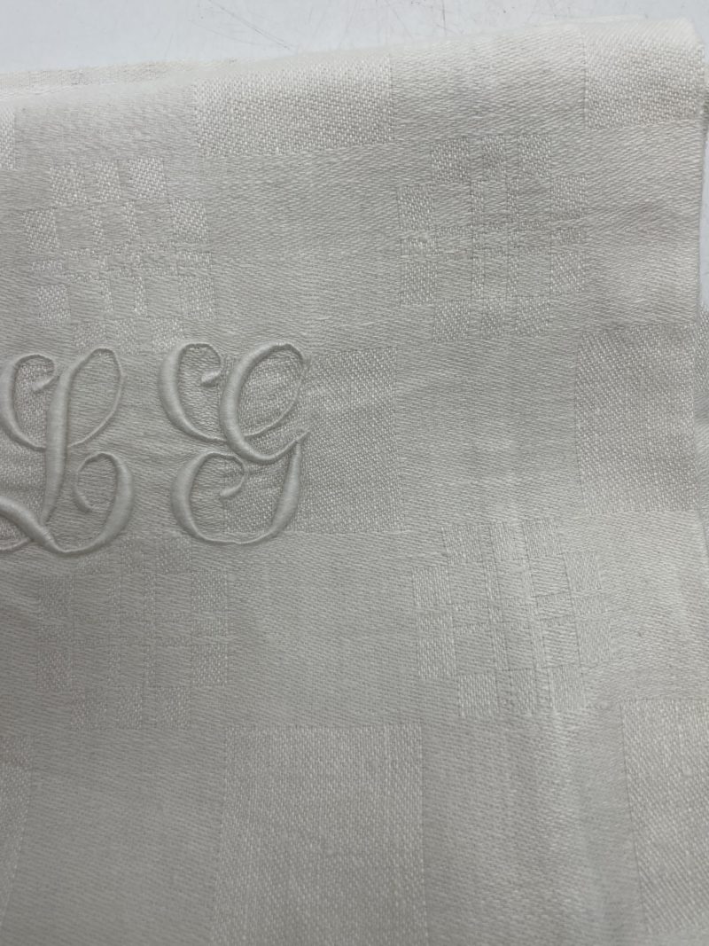 Lot de 4 serviettes ou torchons vintage en coton monogrammes LG – Image 2