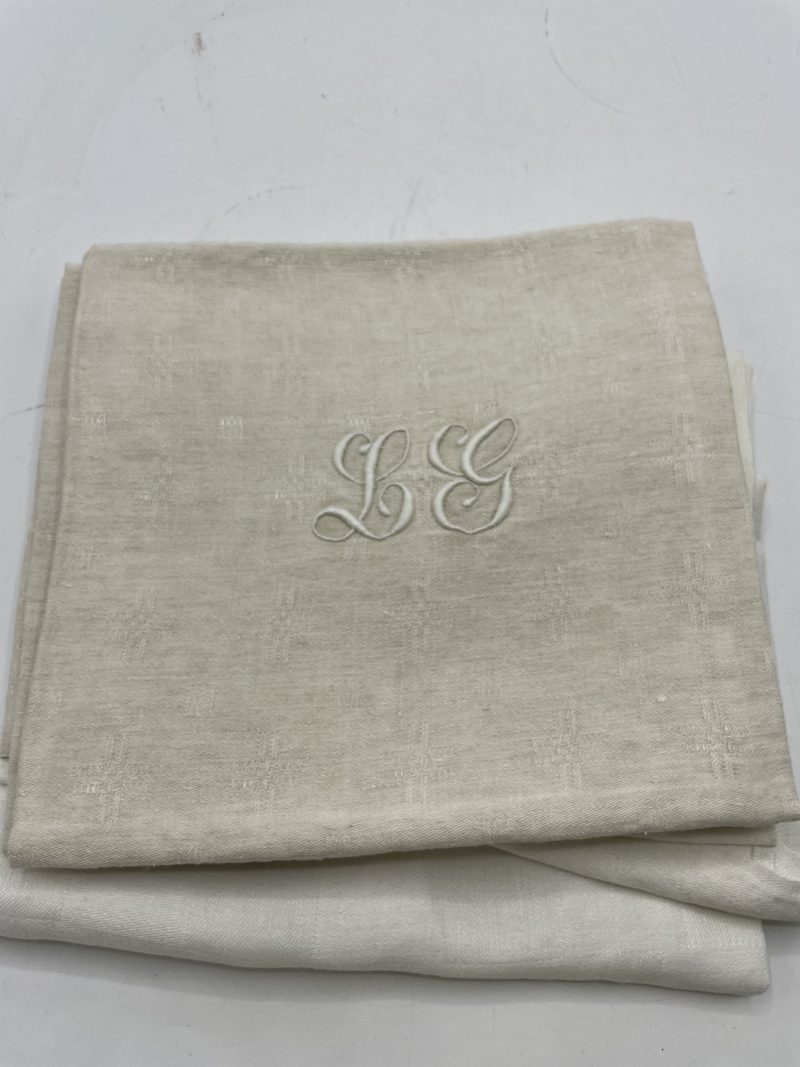 Lot de 4 serviettes ou torchons vintage en coton monogrammes LG – Image 4