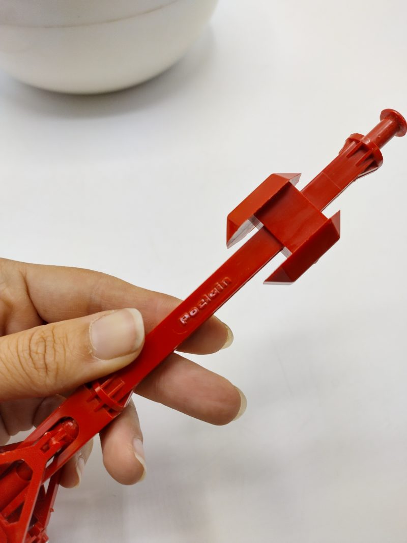 Bac et pince à glaçons vintage en plastique Poclain by Bourbon – Image 3