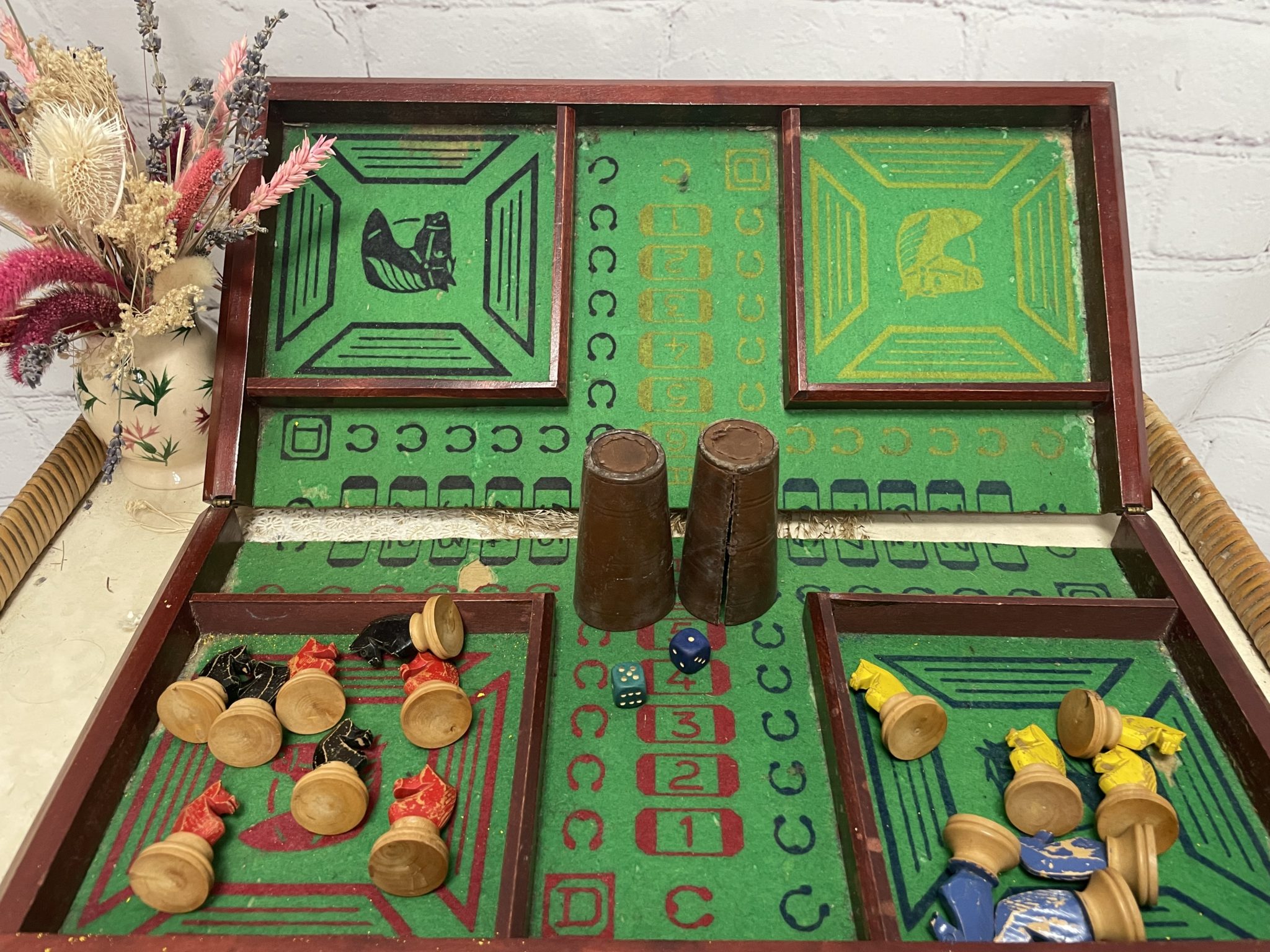 Ancien plateau jeu des petits chevaux en bois Ressourcerie Histoires Sans Fin