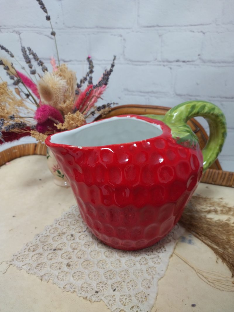 carafe-cruche-faience-rouge-fraise