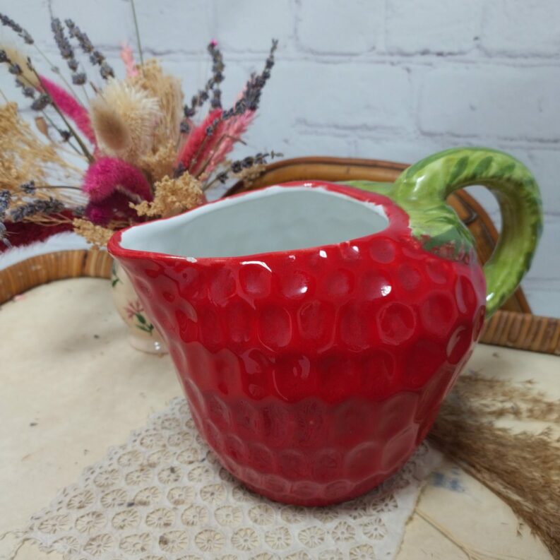 carafe-cruche-faience-rouge-fraise