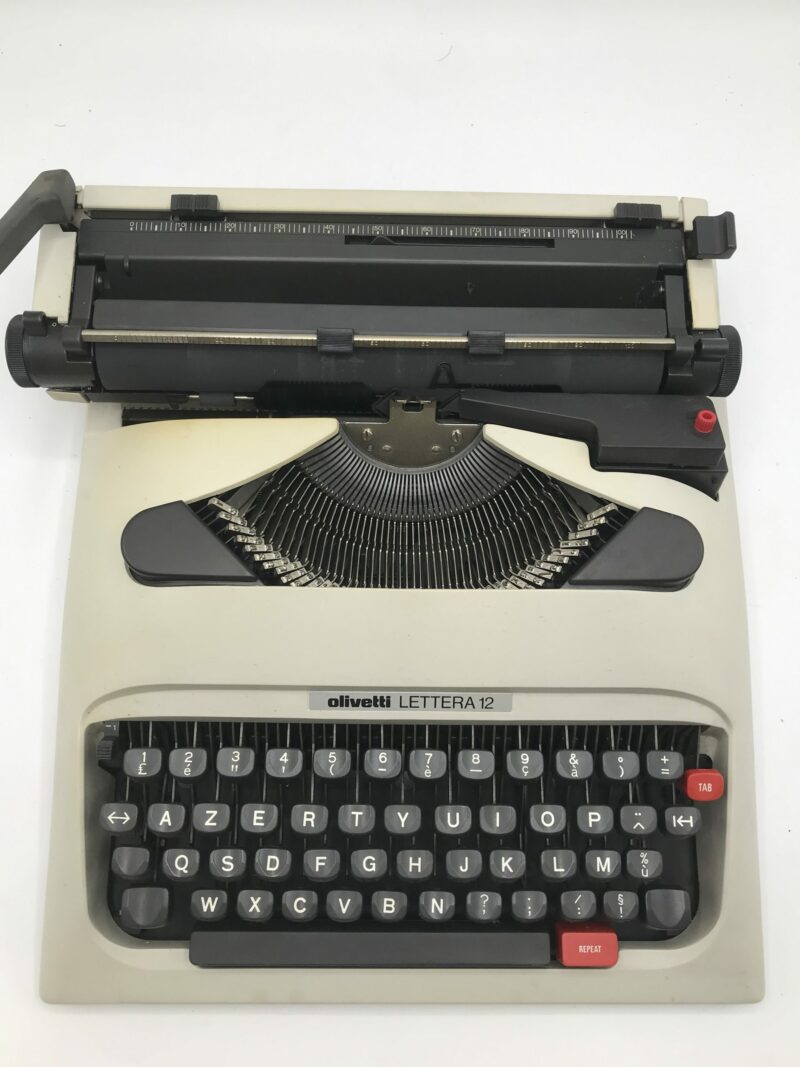 Olivetti Machine à écrire Olivetti Lettera 12 - Ressourcerie Histoires Sans Fin