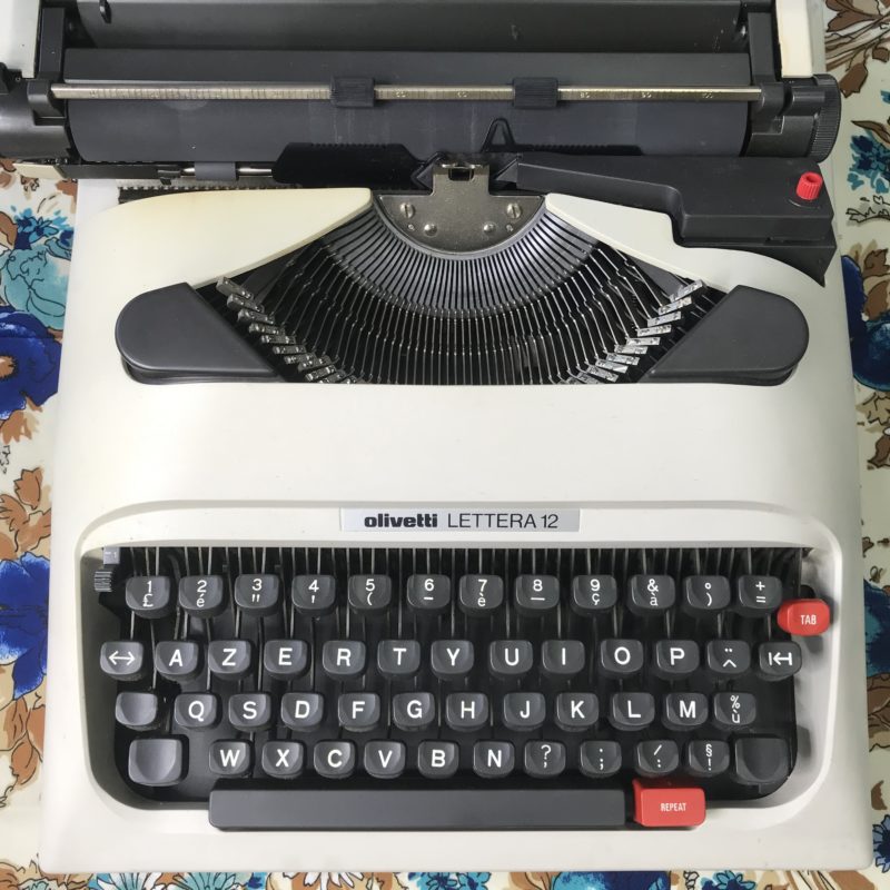 machine à écrire olivetti lettera