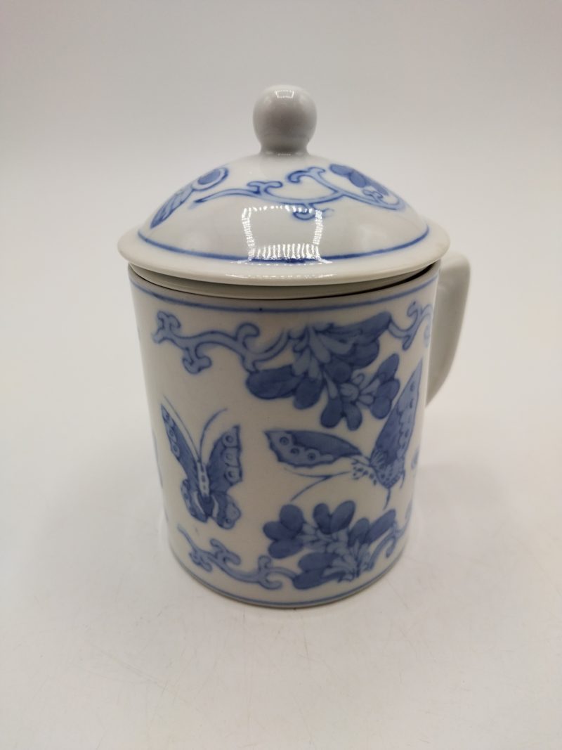 Tasse à thé avec infuseur intégré porcelaine Chine motif papillons – Image 6