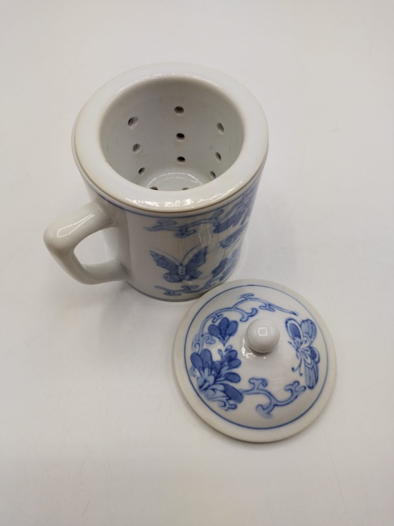 Tasse à thé avec infuseur intégré porcelaine Chine motif papillons – Image 4